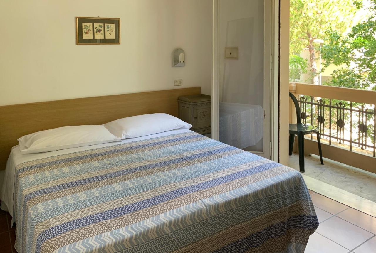 Hotel Garni Picnic Риччоне Экстерьер фото