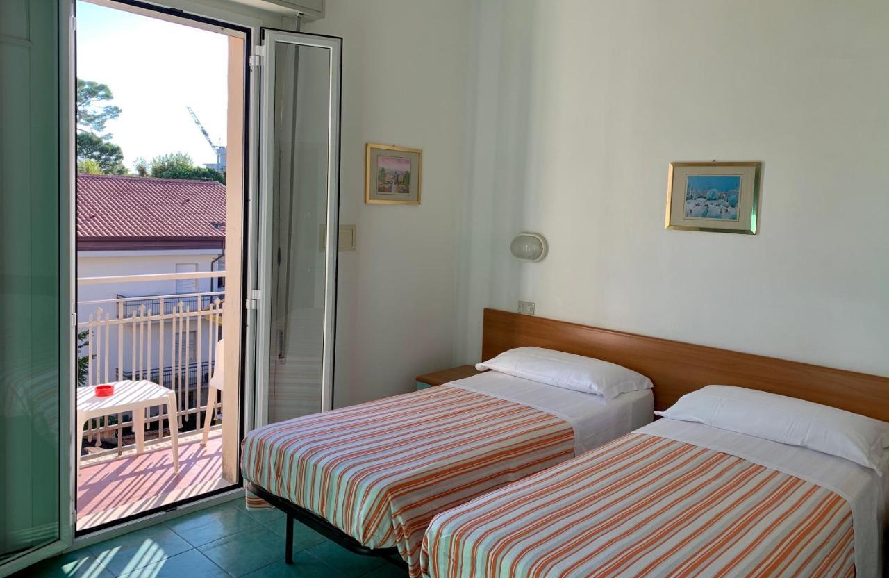 Hotel Garni Picnic Риччоне Экстерьер фото