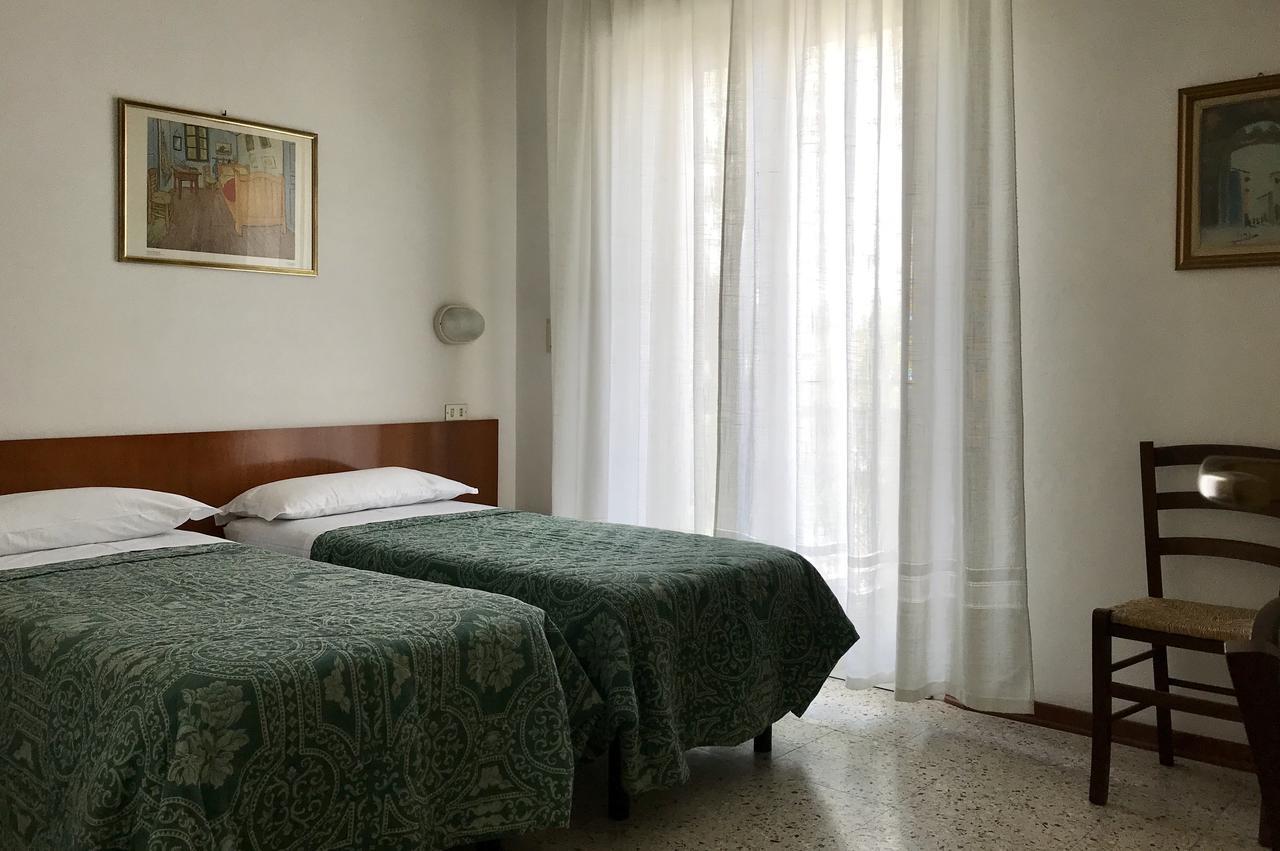 Hotel Garni Picnic Риччоне Экстерьер фото
